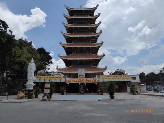 Quoc Tu Pagoda